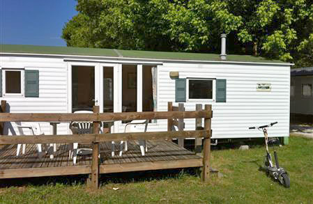 hébergements camping naturiste le Petit Dauphin piscine chauffée les Mathes La Palmyre Royan Charente Maritime