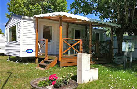 hébergements camping naturiste le Petit Dauphin piscine chauffée les Mathes La Palmyre Royan Charente Maritime