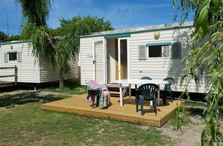 hébergements camping naturiste le Petit Dauphin piscine chauffée les Mathes La Palmyre Royan Charente Maritime